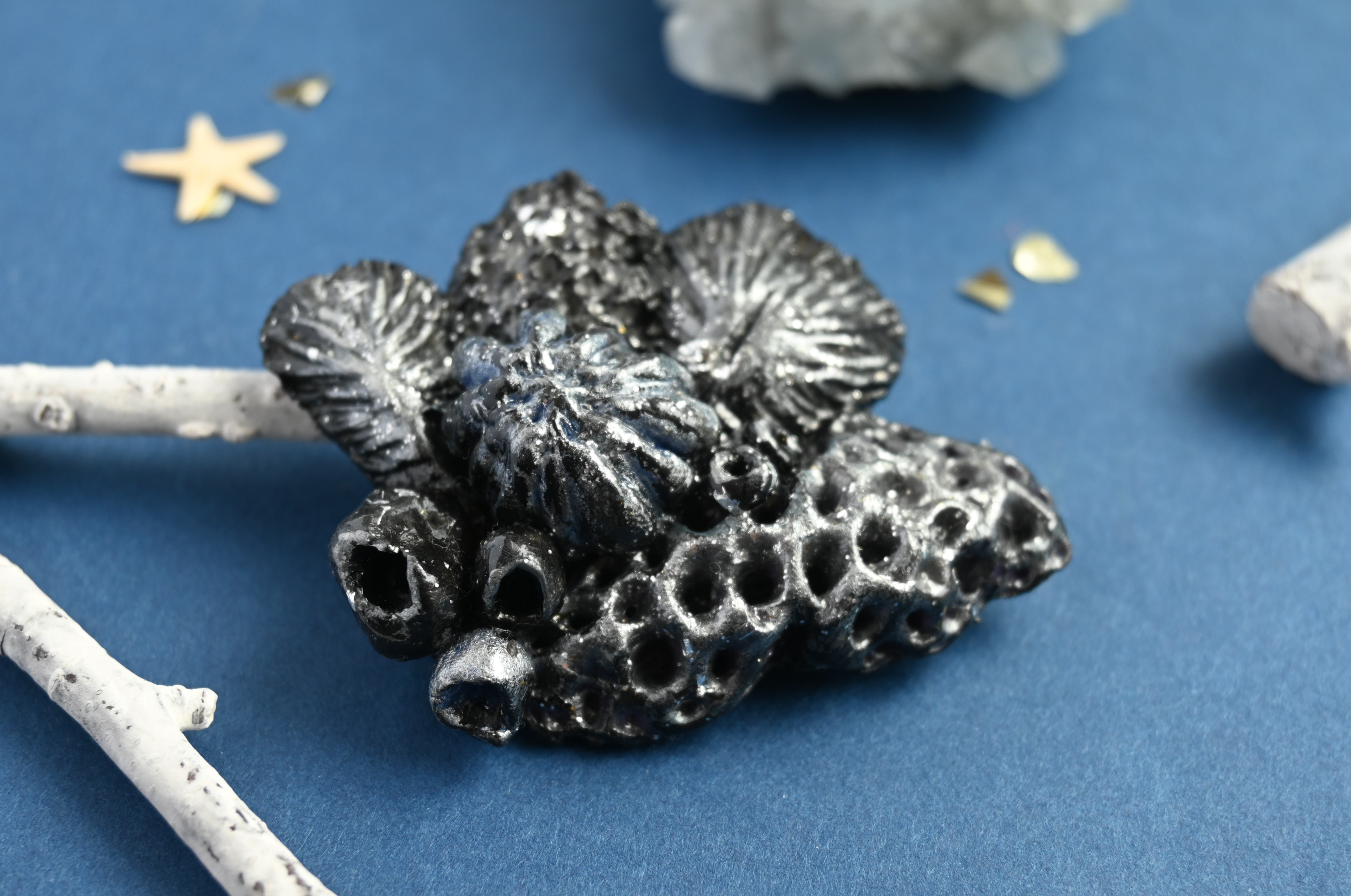 【一点物】「夜の河」粘土ブローチ /kk　コサージュ　アンティーク風　セレモニー　式　大人 貝　黒　シルバー