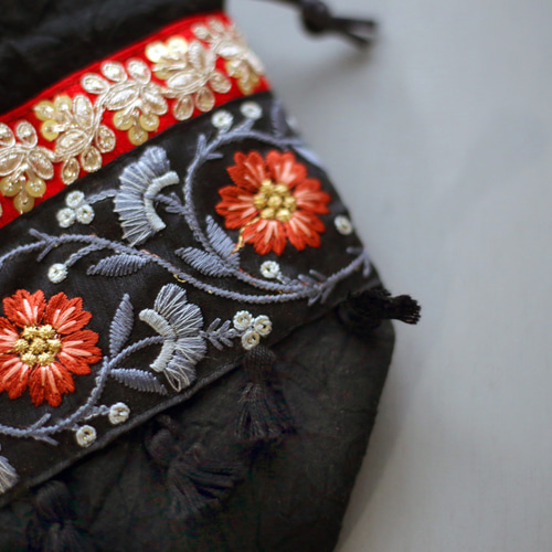 インドブレード巾着ポーチ レッド 花柄 スパンコール 刺繍