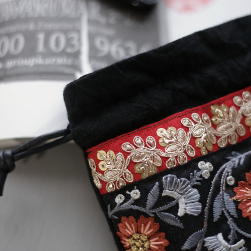 インドブレード巾着ポーチ レッド 花柄 スパンコール 刺繍