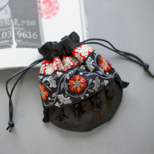インドブレード巾着ポーチ レッド 花柄 スパンコール 刺繍