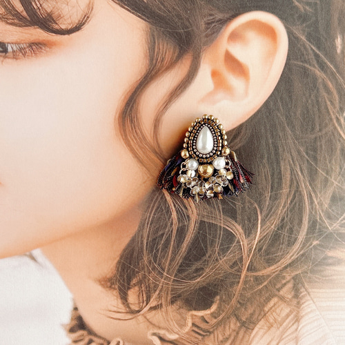 大ぶり/ビーズ刺繍ピアス/ゴールド/フリンジ/パール/個性的/大ぶり  