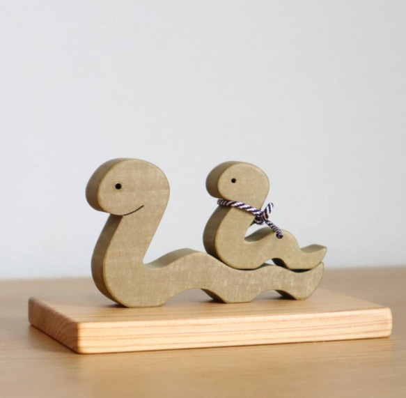 ヘビの親子の干支飾り  お正月飾り ＊受注制作　国産無垢材使用　巳年木製置物・蛇年インテリア　ギフト　 10枚目の画像