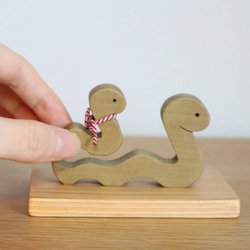 ヘビの親子の干支飾り  お正月飾り ＊受注制作　国産無垢材使用　巳年木製置物・蛇年インテリア　ギフト　 3枚目の画像