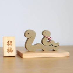 ヘビの親子の干支飾り  お正月飾り ＊受注制作　国産無垢材使用　巳年木製置物・蛇年インテリア　ギフト　 1枚目の画像