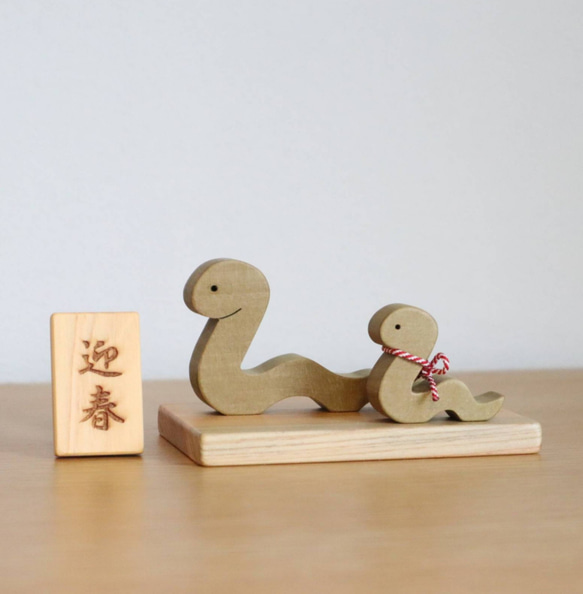 ヘビの親子の干支飾り  お正月飾り ＊受注制作　国産無垢材使用　巳年木製置物・蛇年インテリア　ギフト　 6枚目の画像