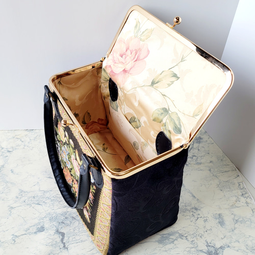 BOX型口金のスクエアがま口バッグ(刺繍リボンVer
