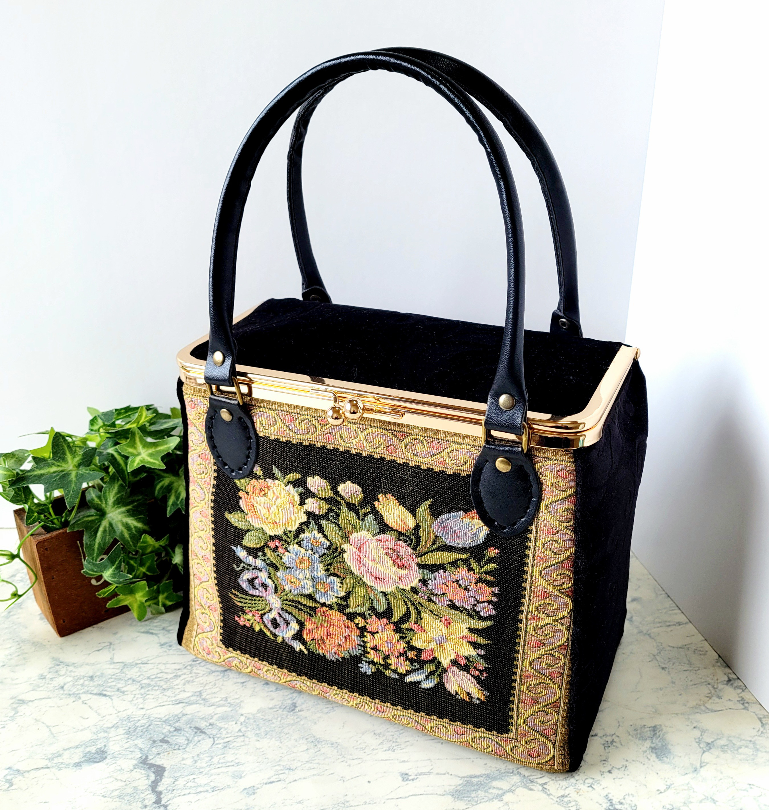 BOX型口金のスクエアがま口バッグ(刺繍リボンVer