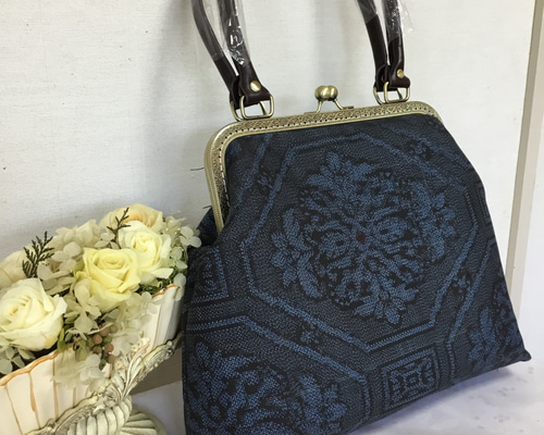 ハンドメイド　大島紬　秋名バラ　がま口　バッグ　【訳あり】 ハンドメイド 大島紬 秋名バラ がま口 バッグ 【訳あり】 - メルカリ