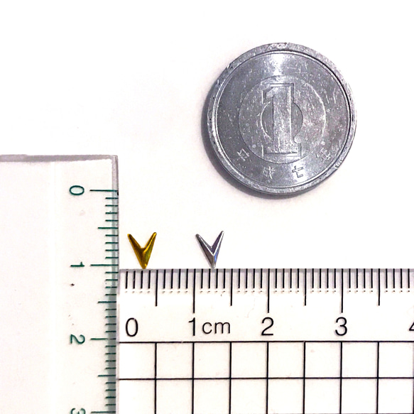 ネイル パーツ サイン V 矢印 スタッズ 2カラーセット 100個(D093) 3枚目の画像
