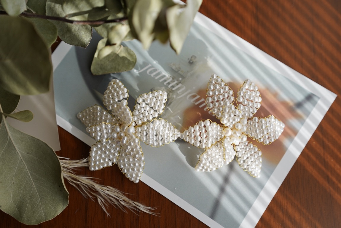 j202 12月の花　ポインセチア　冬ウェディングアクセサリー　フラワーイヤリング