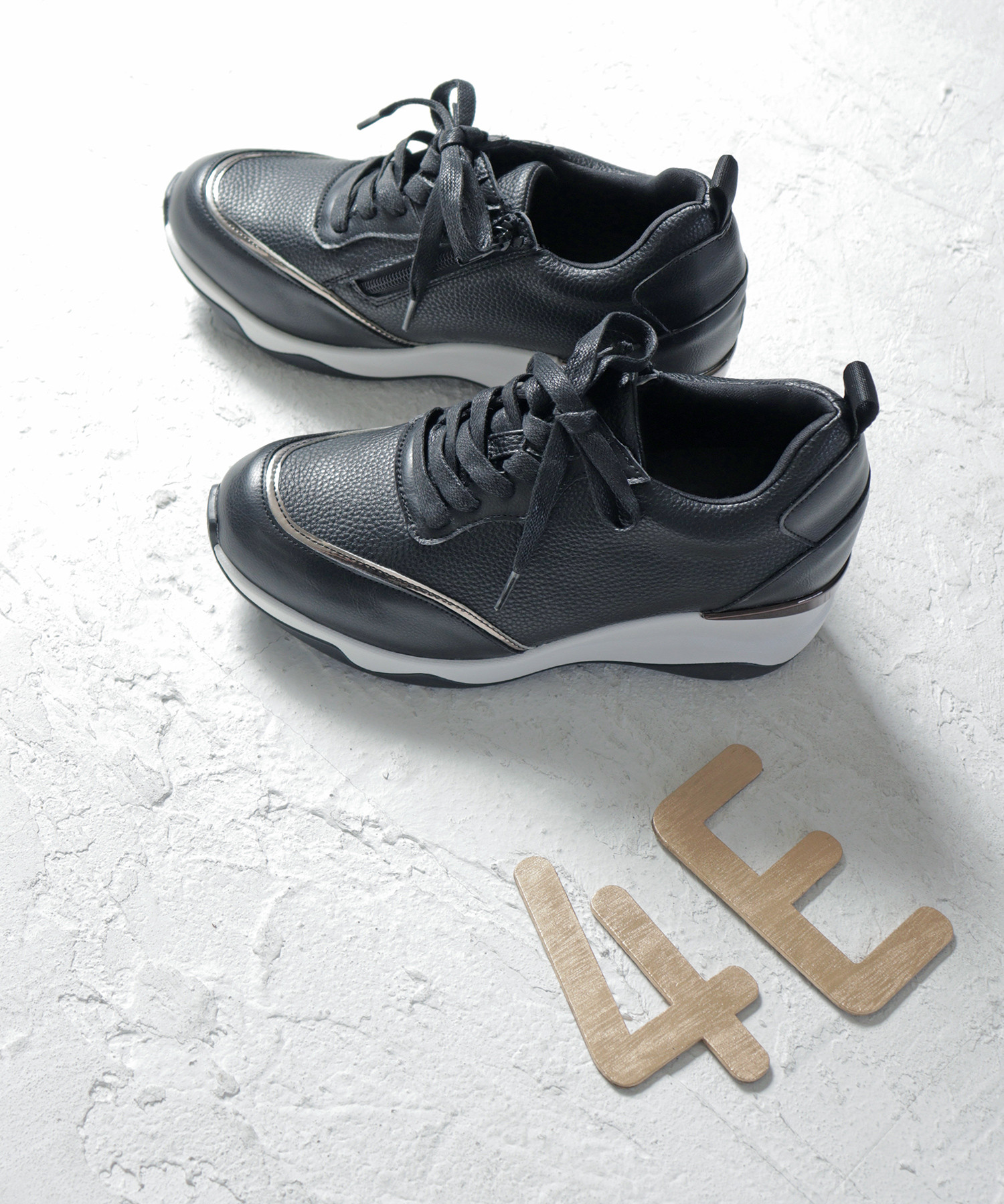 幅広さんに嬉しい4E！！ さらに3Dインソール採用の快適スニーカー mg5106