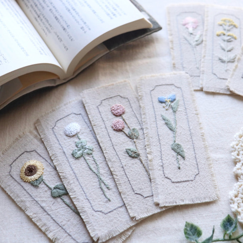 押し花刺繍の栞» ｼﾛﾂﾒｸｻ刺繍 *ブックマーカー しおり・ブックマーク