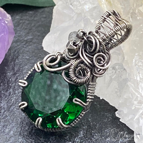 ツボライトガーネットの多爪ペンダントトップ【Silver999】【燻仕上げ