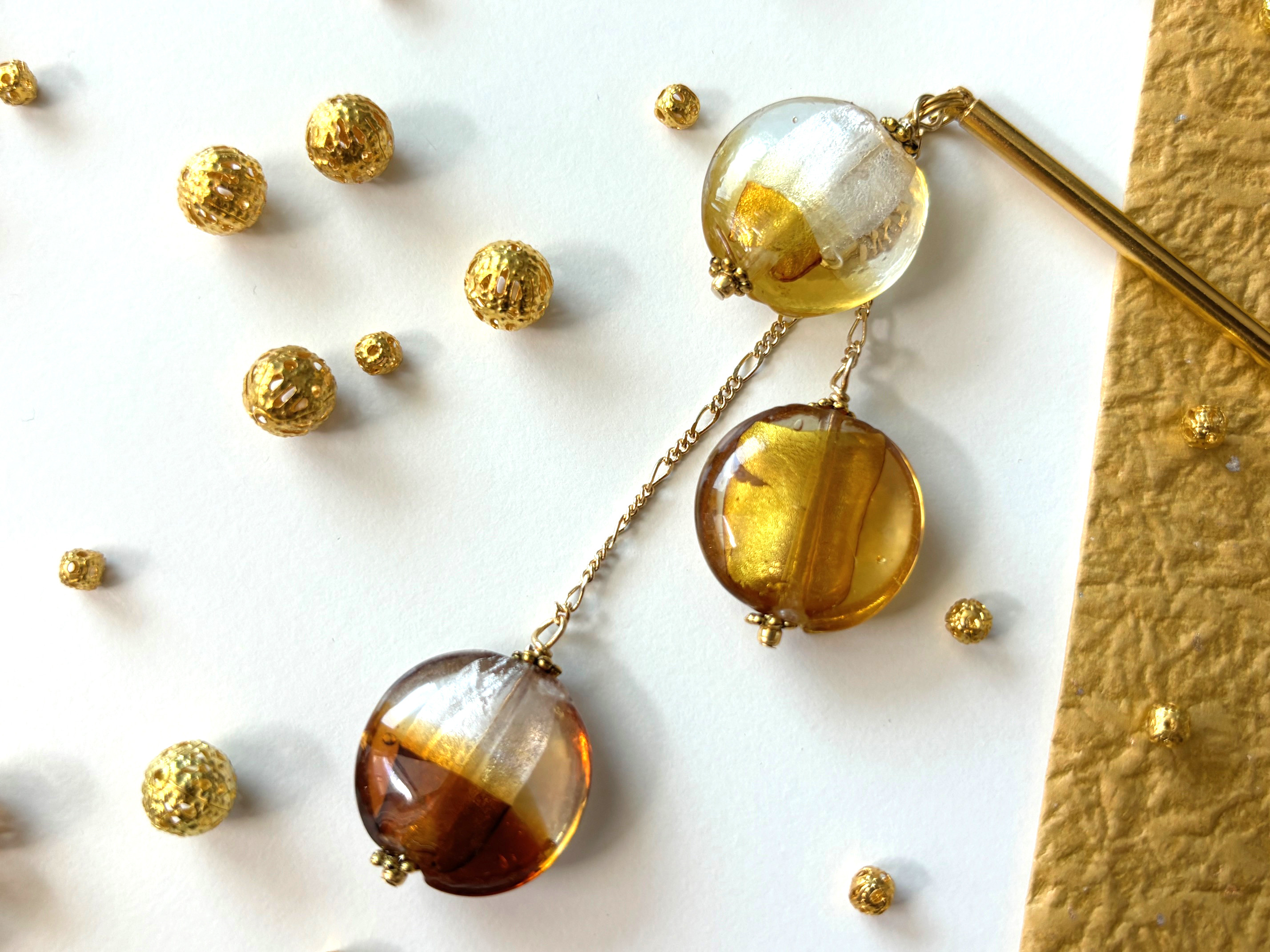 かんざし　銀箔調シルバーホイールと黄色＆茶色のとんぼ玉３連　一本簪　一本挿し　 秋　ブラウン　イエロー　涼しげ