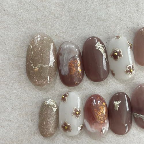 ♡大人な春のブラウンフラワー♡ ネイルチップ　ハンドメイド 手書きフラワー[送料無料]＊予備チップ付き♡＊大人ネイル、ブライダル