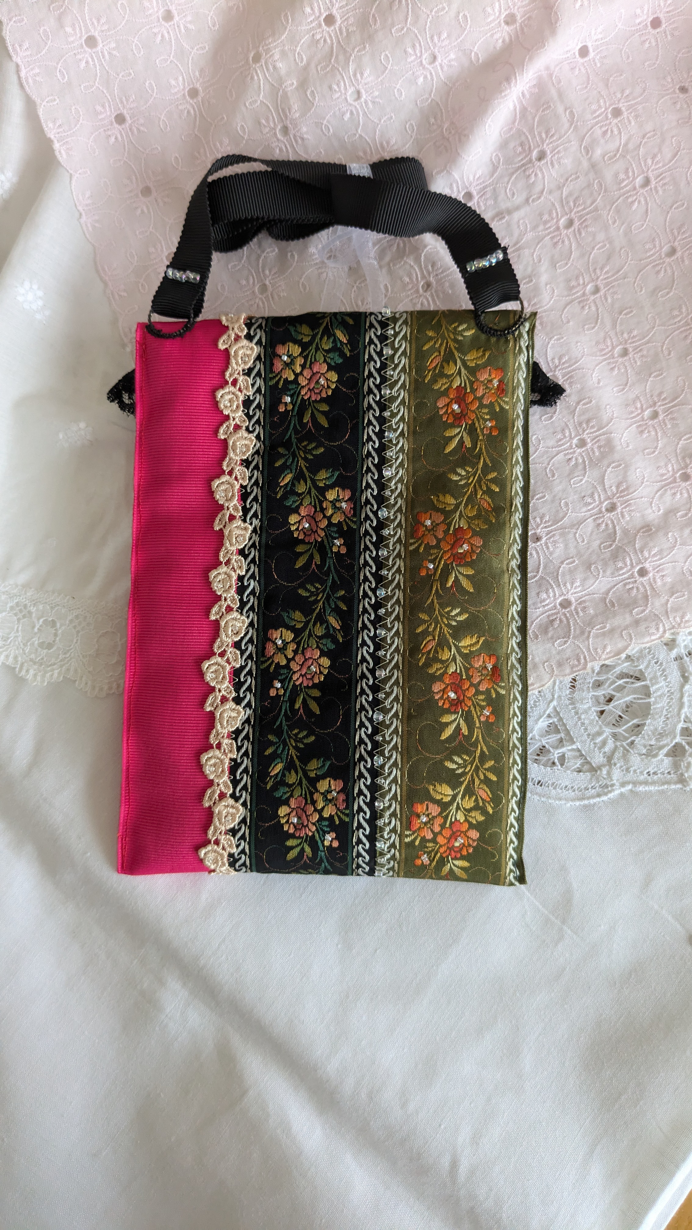 1点限り！リボンつなぎのスマホポシェット