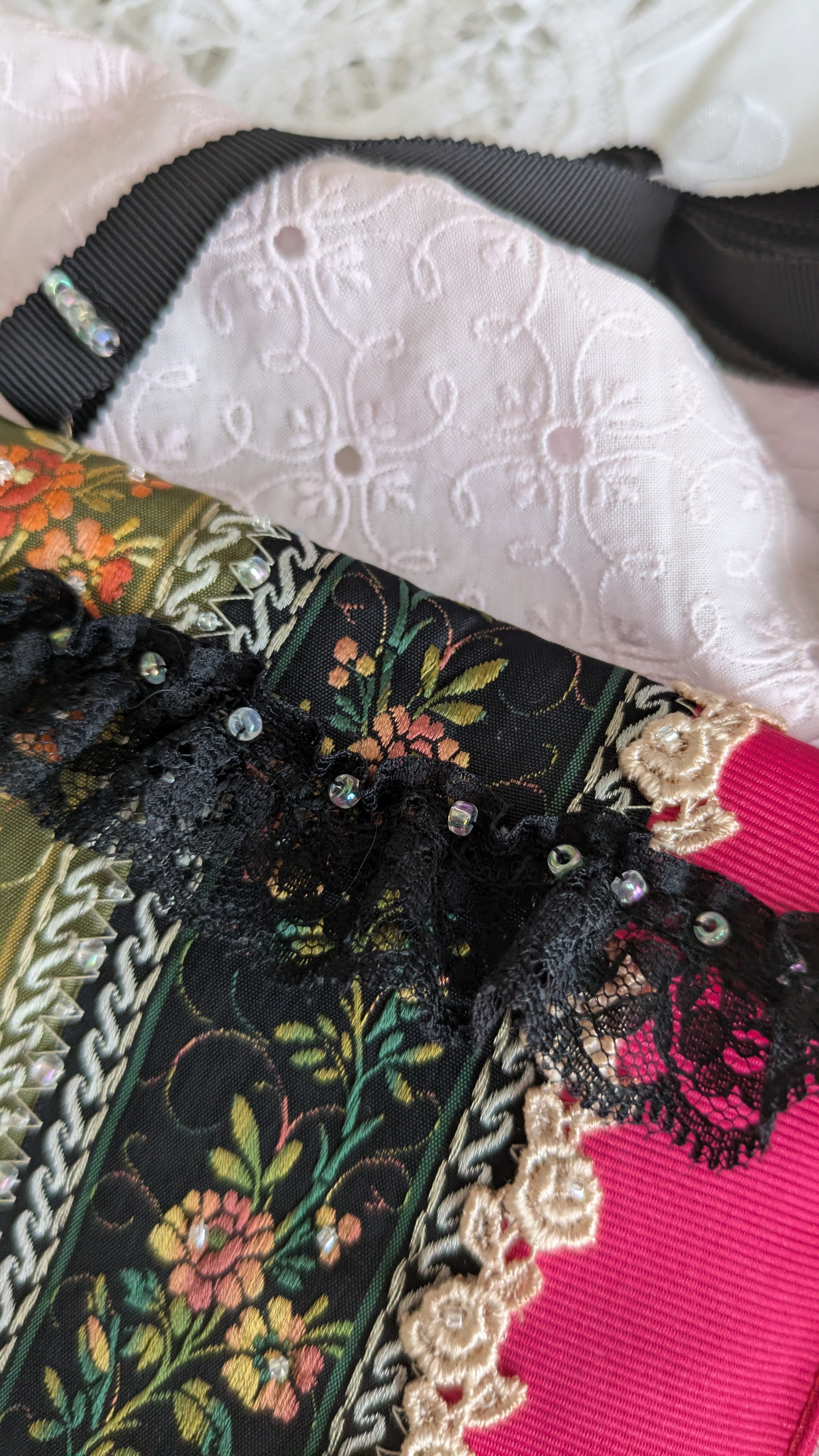 1点限り！リボンつなぎのスマホポシェット