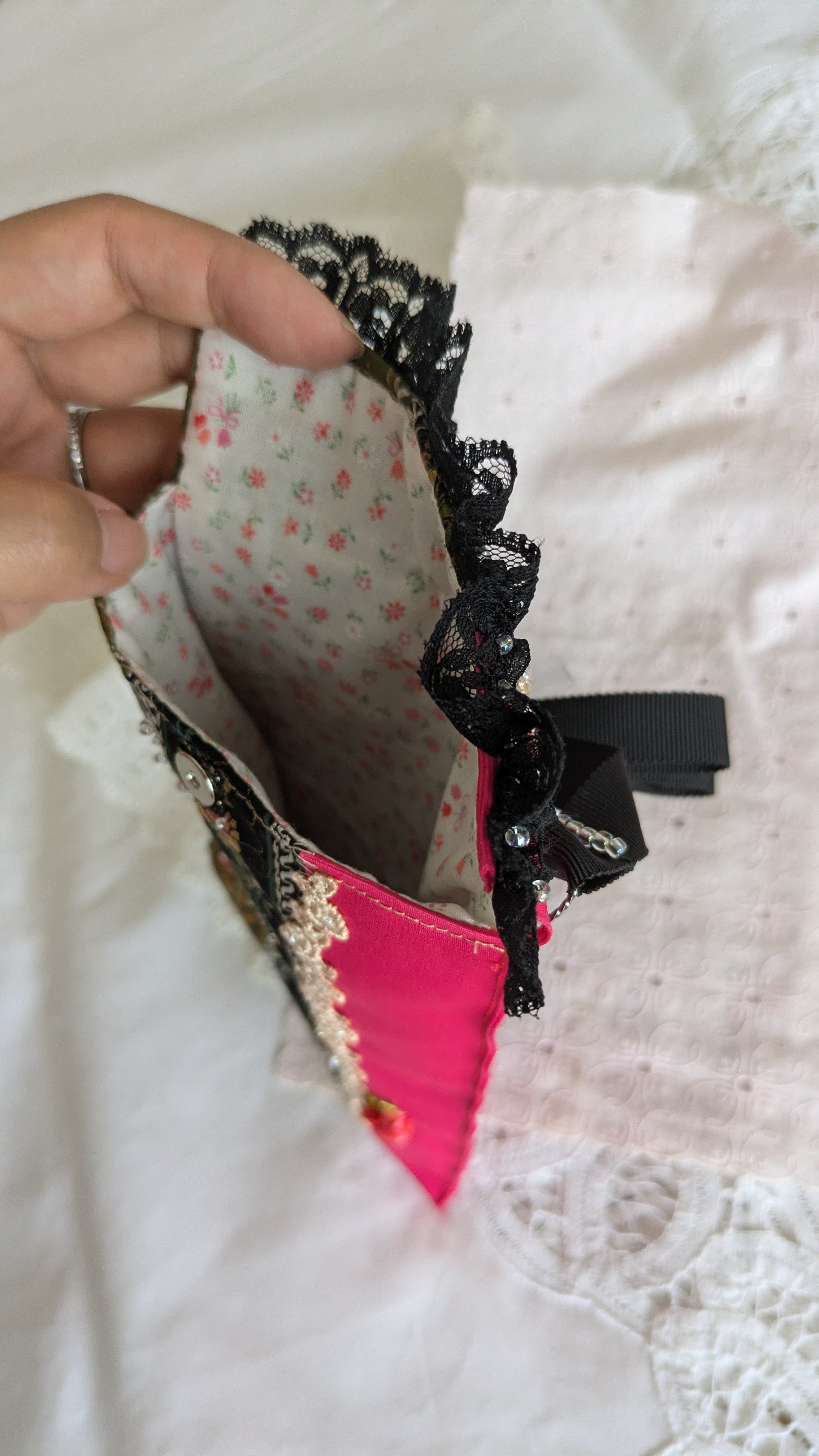 1点限り！リボンつなぎのスマホポシェット