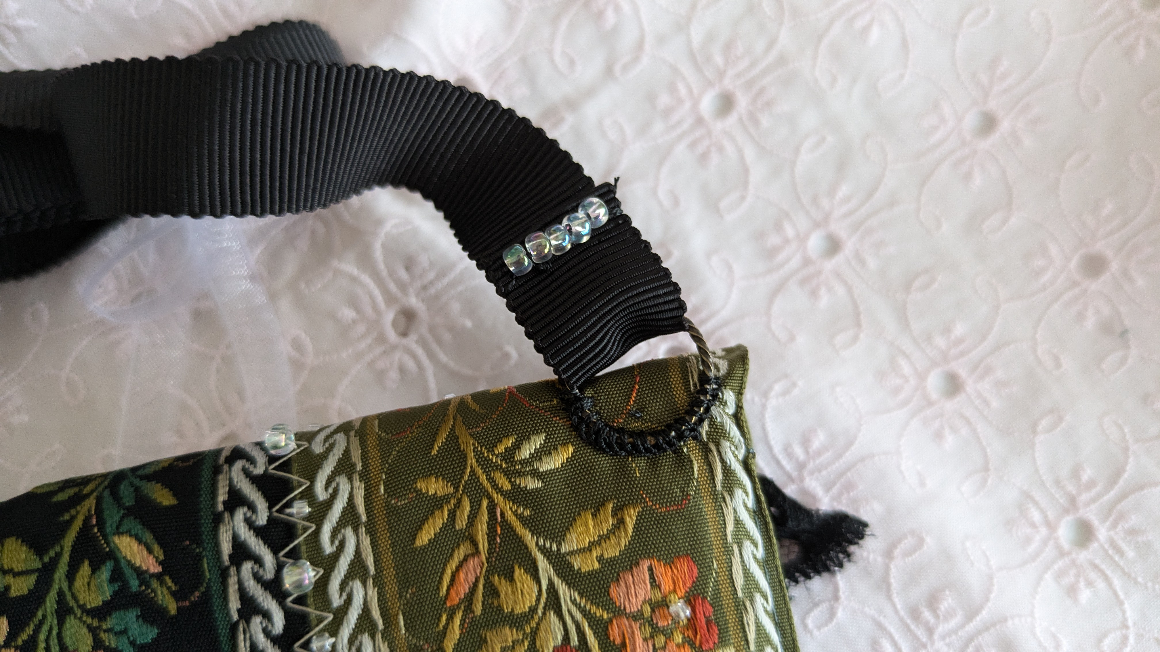 1点限り！リボンつなぎのスマホポシェット