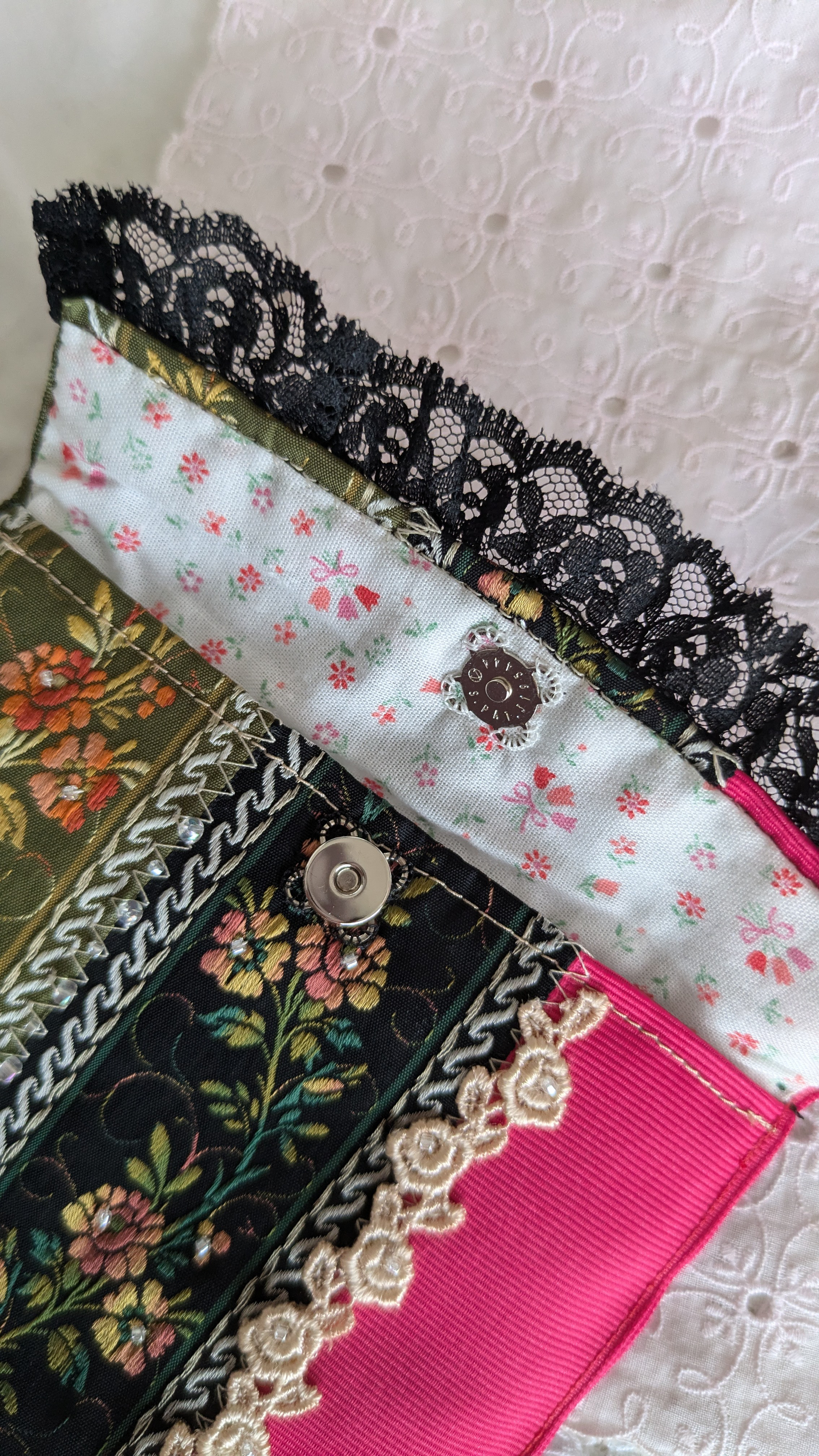 1点限り！リボンつなぎのスマホポシェット