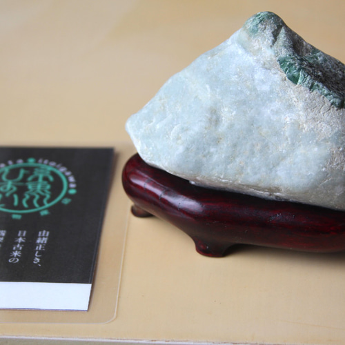 産地証明書付】糸魚川翡翠 原石 約 215g その他アクセサリー Shop