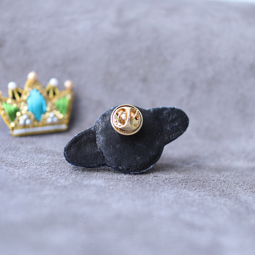 繊細な素材の輝きが美しい、土星のブローチ『レオ』 ブローチ faon