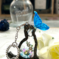 黒猫の宝石箱 キラキラスノードームみたいなバッグチャーム