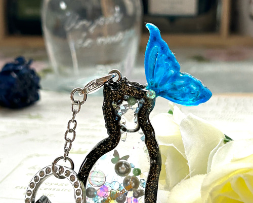 【ゆきゆっきー❄様】1180.天然石　琉球ガラス　桜　おすわり猫　キーホルダー ネコ ねこ 猫 キーホルダーの通販 by ゆずみかん's shop｜ラクマ