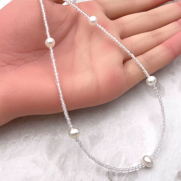 氷晶ネックレス 本真珠 水晶 クォーツ 淡水パール ステーション 4月誕生石 金アレ対応 クリスマス 冬 白雪 ホワイト 5枚目の画像