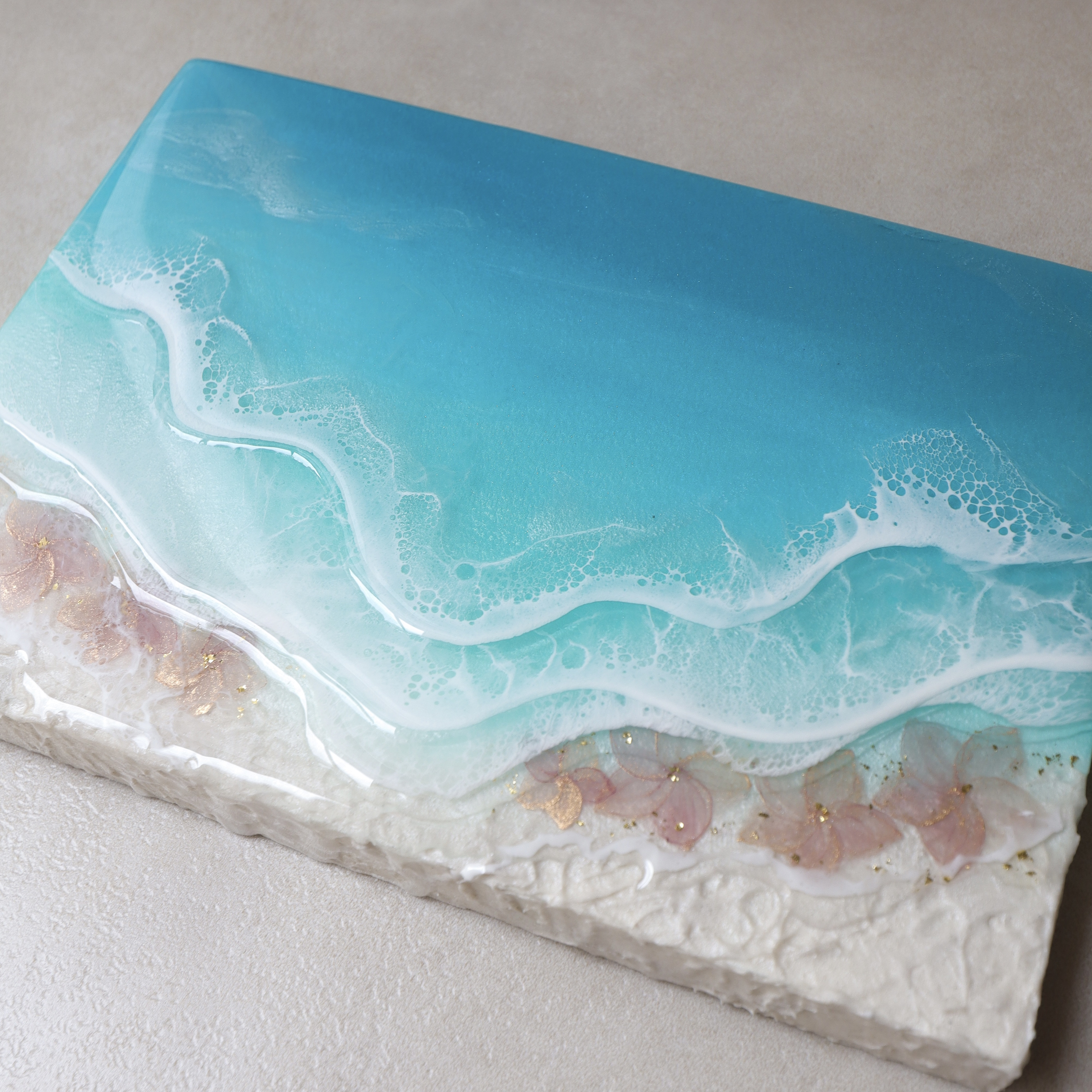 浜辺に流れるプルメリアの夢 海レジンアート 波アート その他