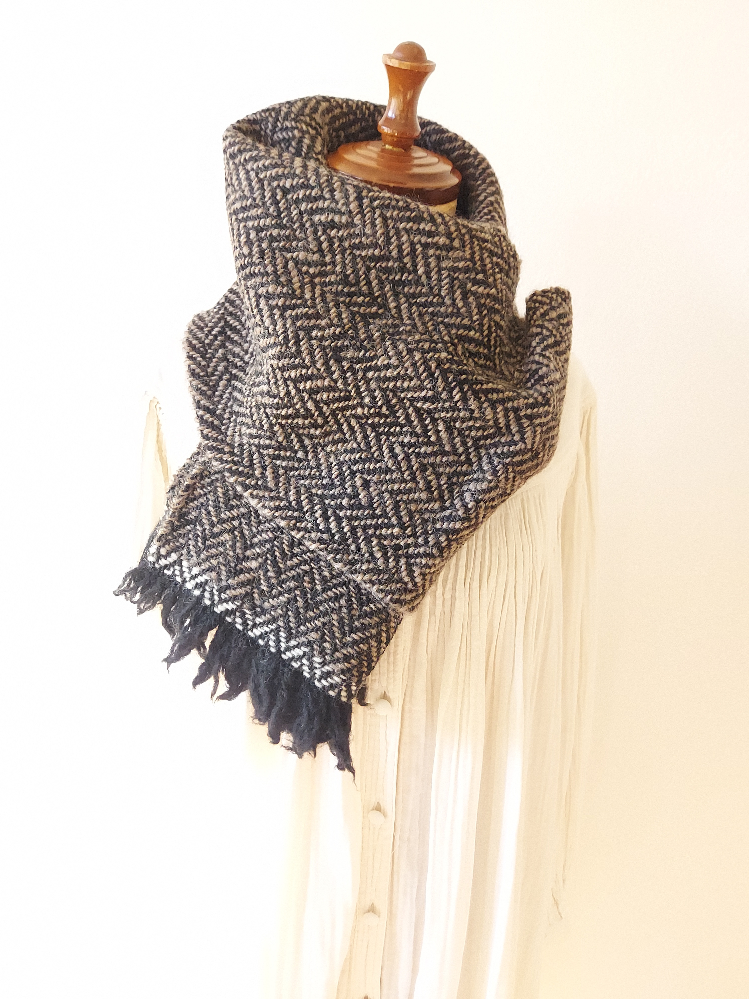 ホームスパン Herring boneマフラー　黒×グレー