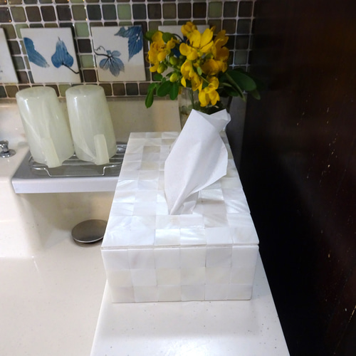 自然な輝きの上質感…『天然シェル（貝殻）タイルのティッシュケース