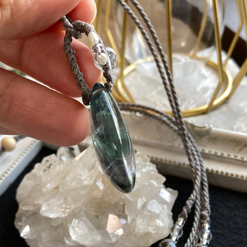 マルチカラーフローライト 天然石マクラメ編みネックレス・天然石