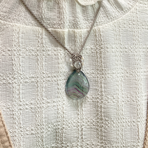 マルチカラーフローライト 天然石マクラメ編みネックレス・天然石