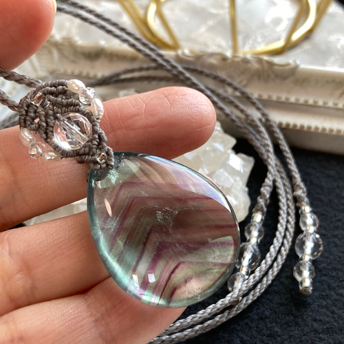 フローライトの天然石マクラメ編みネックレス♪♪♪ マルチカラーフローライト 天然石マクラメ編みネックレス・天然石