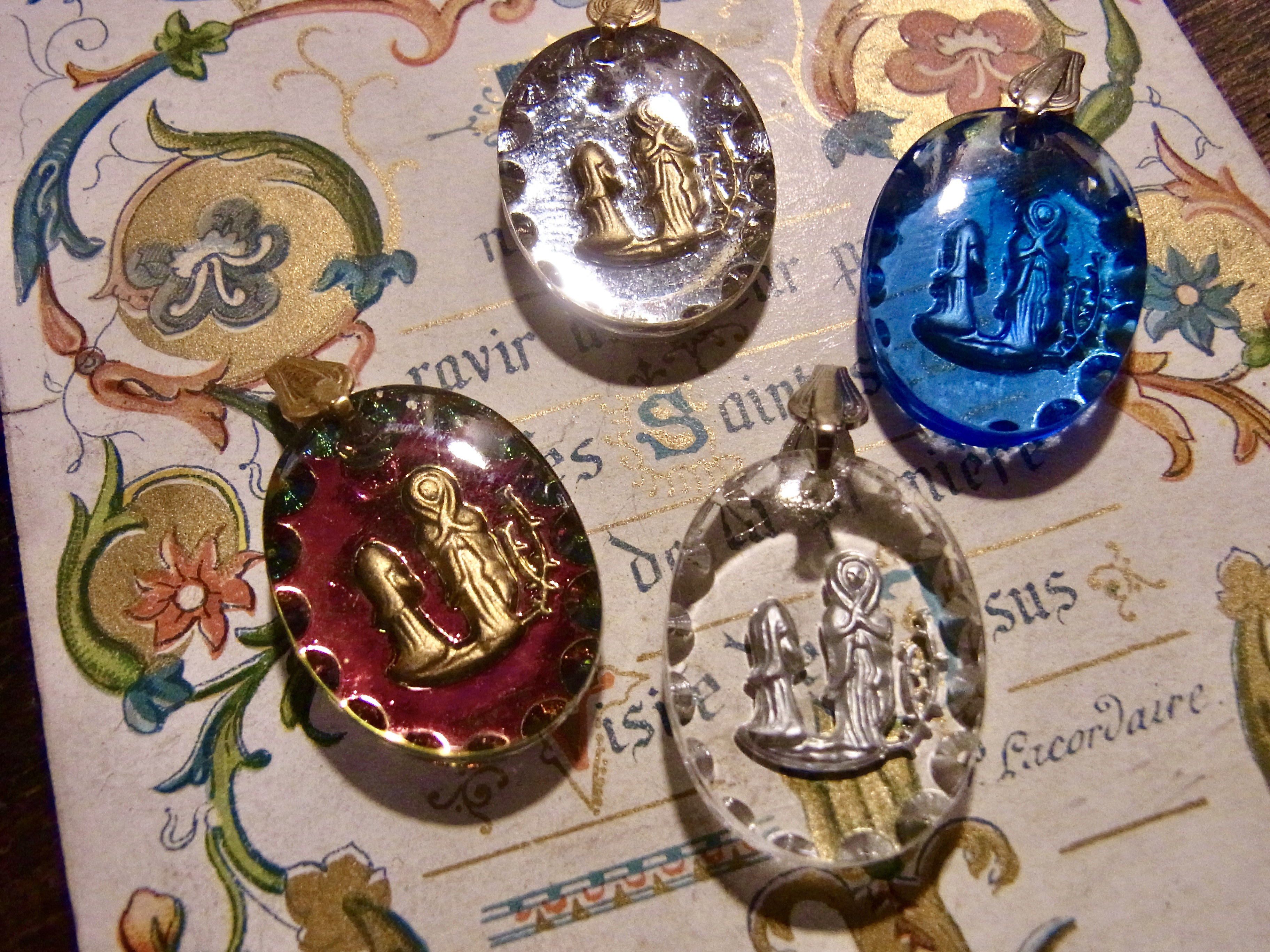 アンティーク　エンジェルレリーフの青いガラス付きのサリエール アンティーク エンジェルレリーフの青いガラス付きのサリエール