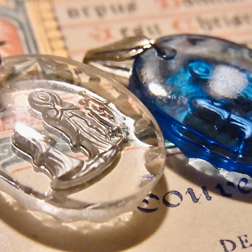 フランス ヴィンテージ デッドストック ルルドの泉 ガラス メダイ 4色