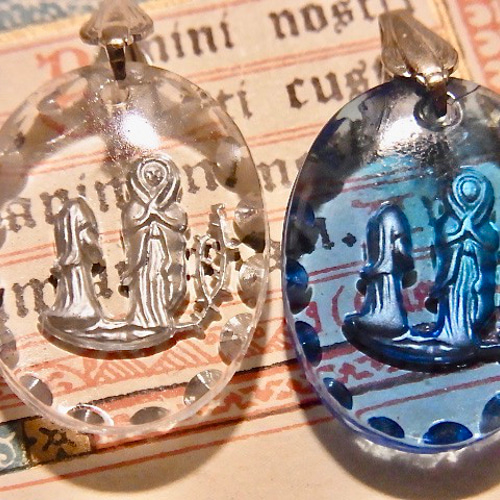 メダイ　K9 聖母マリア チャーム フランス ヴィンテージ デッドストック ルルドの泉 ガラス メダイ 4色