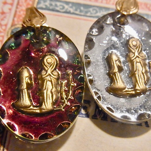 フランス ヴィンテージ デッドストック ルルドの泉 ガラス メダイ 4色