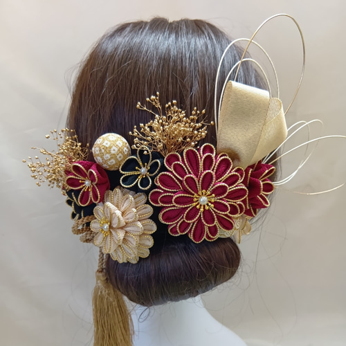 受注制作】ワインレッド 生成 黒 金 成人式 髪飾り つまみ細工