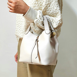 新作日本製　お出かけに最適なサイズ感でとにかく軽い Marle=マールのベルト開閉式バージョン　選べる13色 4枚目の画像