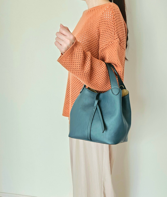 新作日本製　お出かけに最適なサイズ感でとにかく軽い Marle=マールのベルト開閉式バージョン　選べる13色 2枚目の画像