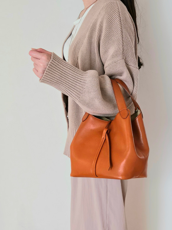 新作日本製　お出かけに最適なサイズ感でとにかく軽い Marle=マールのベルト開閉式バージョン　選べる13色 3枚目の画像