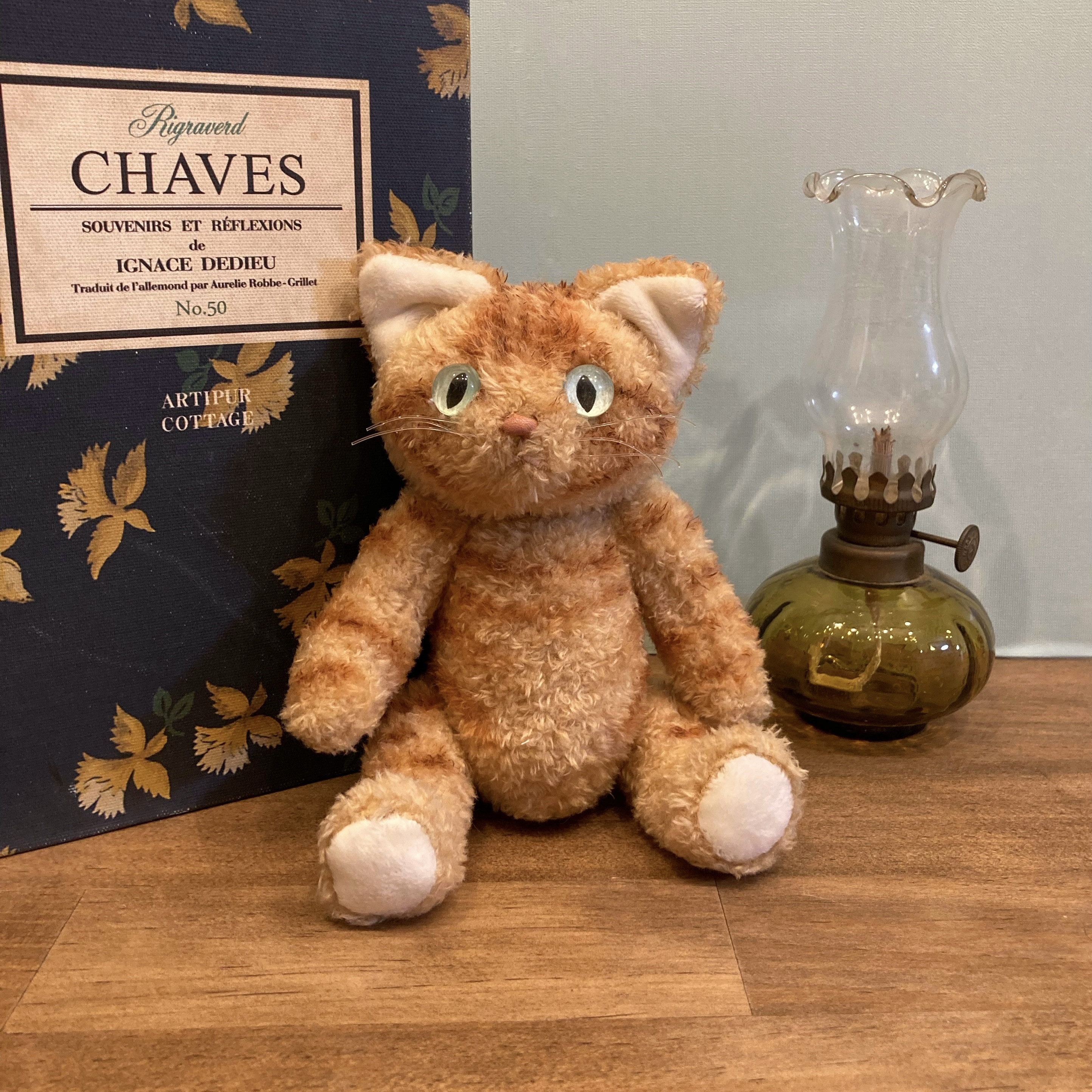 茶色の猫のぬいぐるみ 茶色の猫のぬいぐるみ