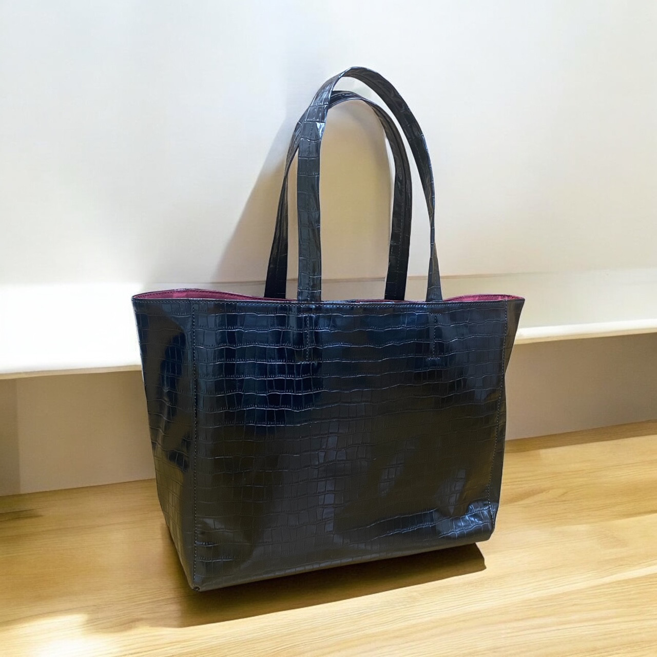 【日本製】クロコ型 上質PUレザー A4ファイルが入る 大きな防水トートバッグ シンプル 超軽量 370g ブラック