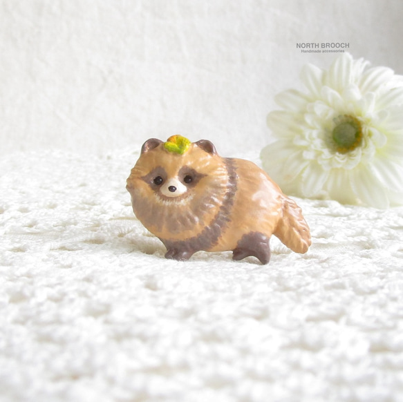 エゾタヌキ　陶土ブローチ 1枚目の画像