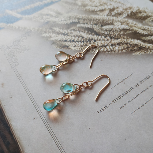 チェコガラスのしずくのピアス オレンジ×グリーン ピアス（フック