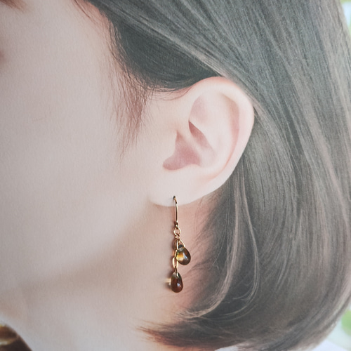 チェコガラスのしずくのピアス オレンジ×グリーン ピアス（フック