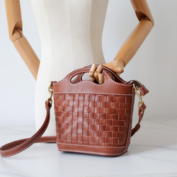 [新品] 手工牛皮編織包 - 可愛籃子設計 第13張的照片