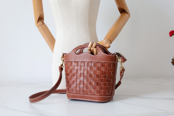 [新品] 手工牛皮編織包 - 可愛籃子設計 第13張的照片